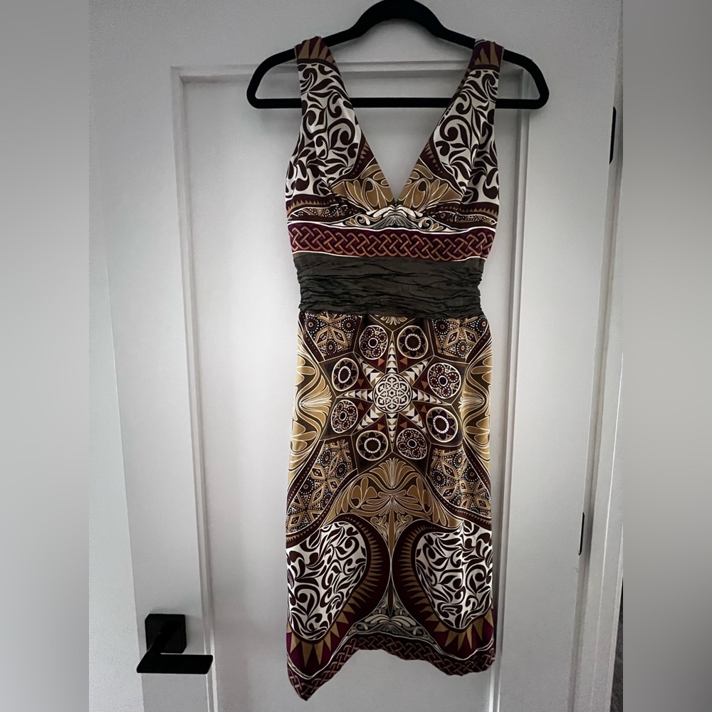 Nicole Miller Sleeveless V-Neck Midi Dress in Brown, Cream, Gold